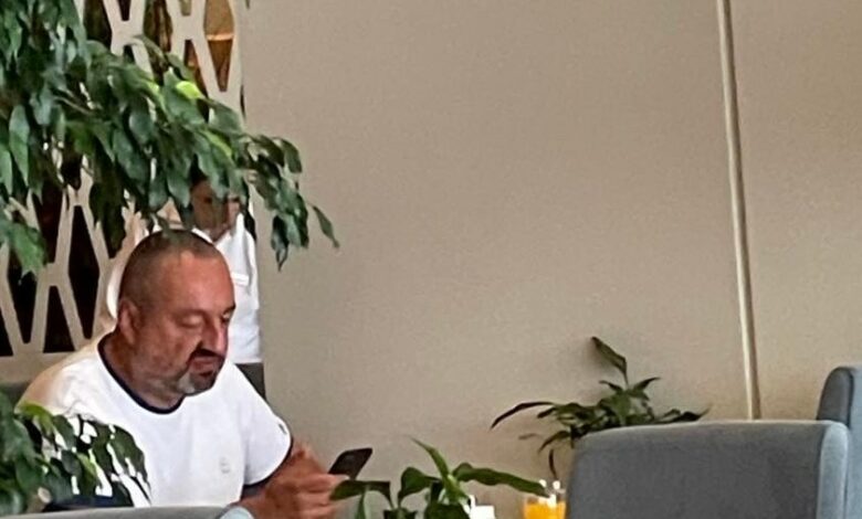 ЧЕСТИТО: Ясен Тодоров с SMS-ите до Бойко ваканцува за €500 на нощ в Халкидики (СНИМКИ)