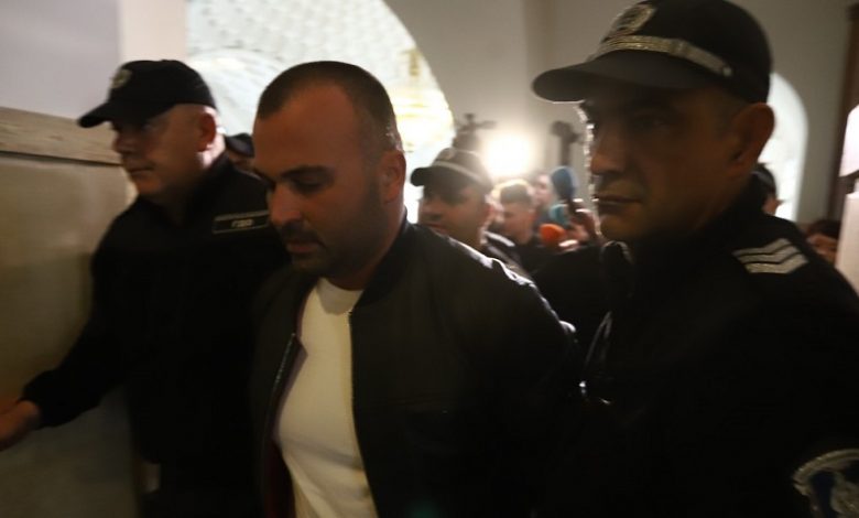 Само в Narod.bg: Дрогираният убиец с поршето ескортиран от ченгета срещу 200 лв.! След ПТП-то полицаите избягали, Гешев отказа ареста им!
