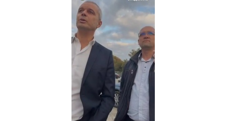 ЕКШЪН: „Руска к**во” – нападнаха Костя Копейкин пред парламента (ВИДЕО)