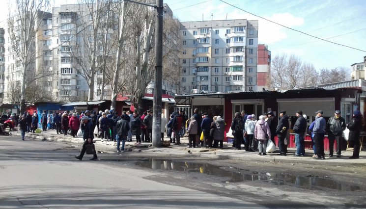 ГНУСНО: Путин обстрелва опашка за хляб в Херсон