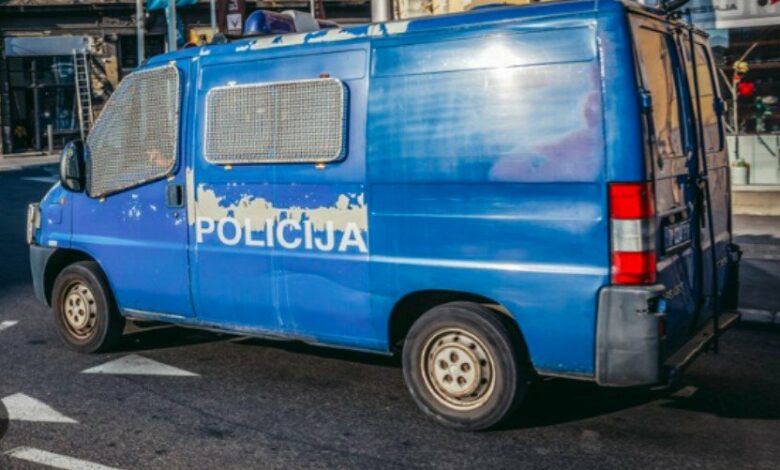 Простреляха сръбски жандармерист с арбалет пред посолството на Израел в Белград