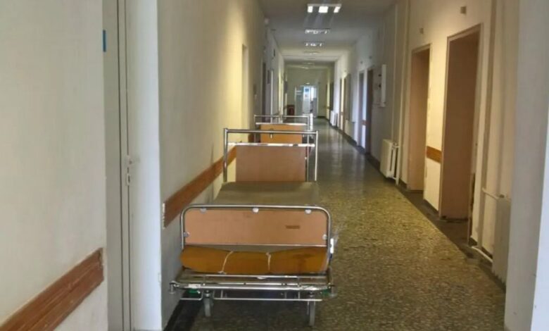Работник е с изгаряния след опит да изгаси горящ трактор