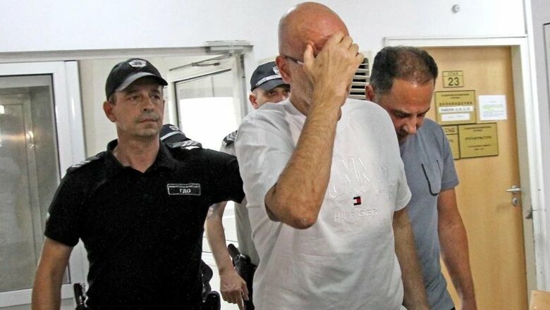 Единият от задържаните за източване на касата пловдивски лекари признал за схемата