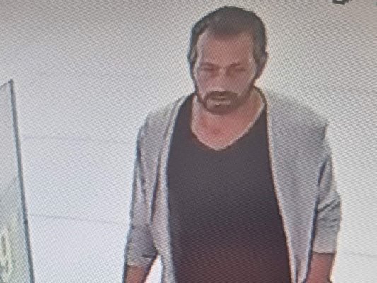 Шок за дамите: Непознат мъж снима жена, докато мери рокля в пловдивски мол