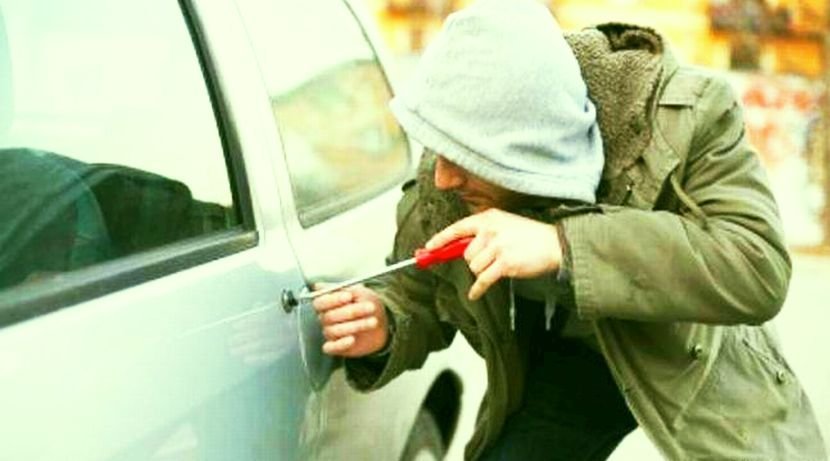 Задържаха двама за опит за кражба от кола след гонка в Асеновград