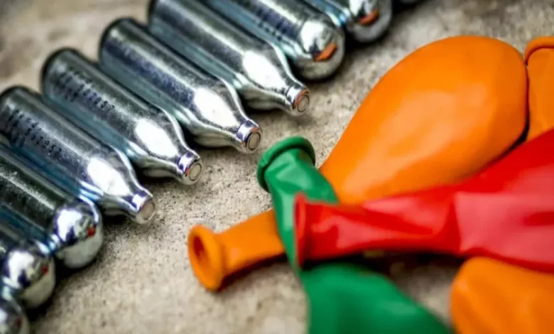 Ето мъжа, който диша райски газ, докато шофира в София