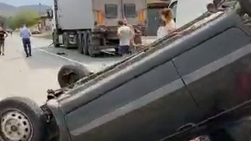 Кола се обърна по таван в Луковит