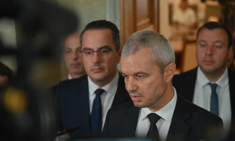 Прокуратурата във Варна погна "Възраждане" заради черния списък с учители