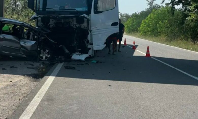 Тир помете автомобил на Подбалканския, шофьорът на колата загина