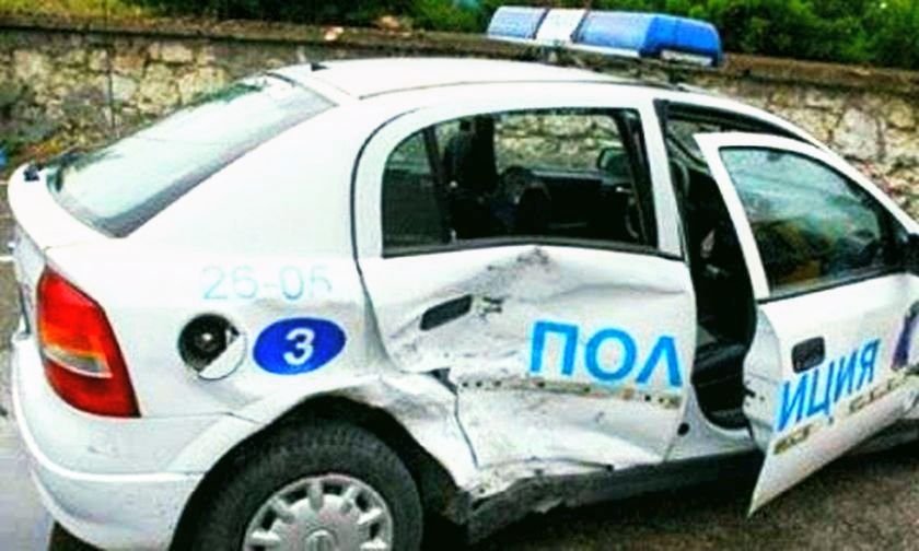Зрелищна катастрофа блокира част от АМ &bdquo;Хемус&ldquo;, помляха патрулка