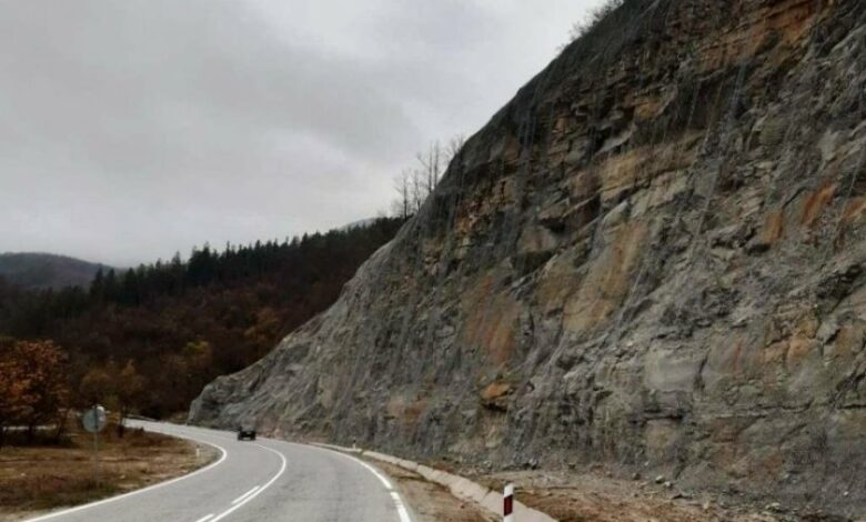 3 тира се удариха и затвориха Прохода на Републиката