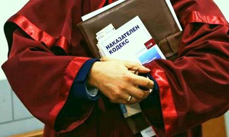 Проверяват разсейвал ли се е с телефона си шофьорът, който уби мъж и жена в Бургас
