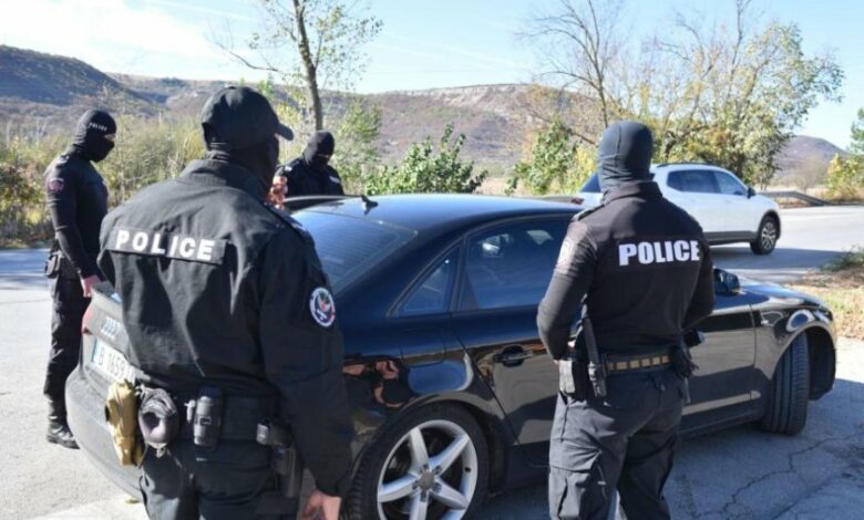 Четиримата задържани за рекет в София остават в ареста