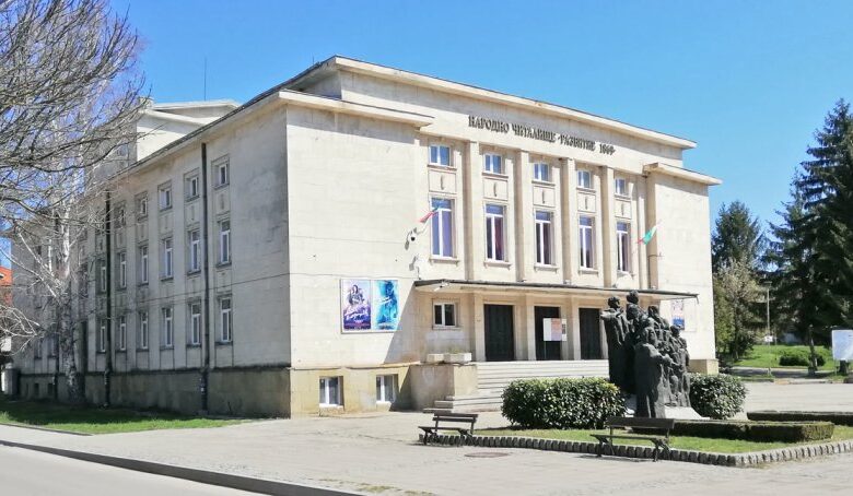 Фиктивно назначените в театрите в Разград и Смолян продължават да връщат пари, сумата вече е 410 000 лв.