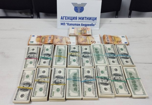 Митничари задържаха над 700 000 фалшифицирани артикула (СНИМКИ)