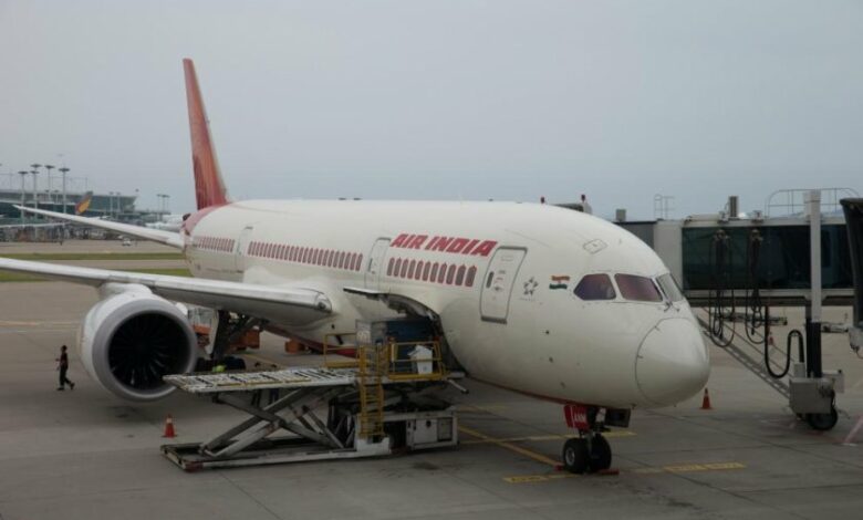 Самолет на Air India кацна аварийно в Канада