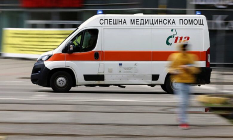 Възрастна жена почина, след като е била затисната от тухлена стена в Камено
