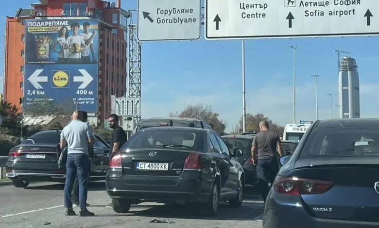 Зрелищно верижно меле на "Цариградско" в София
