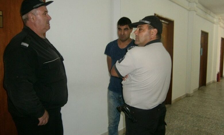 Димитър, задържан в Румъния за &bdquo;ало&rdquo; измами за над 70 бона, поиска да върне парите
