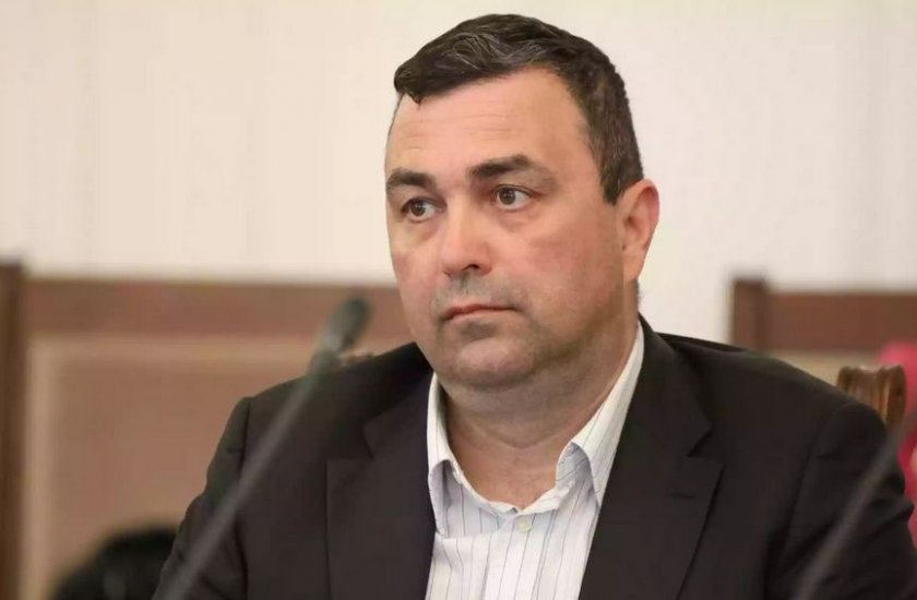 Два пъти съдът казва "не", но Сарафов иска ВКС да погне прокурора, обвинил Петьо Еврото