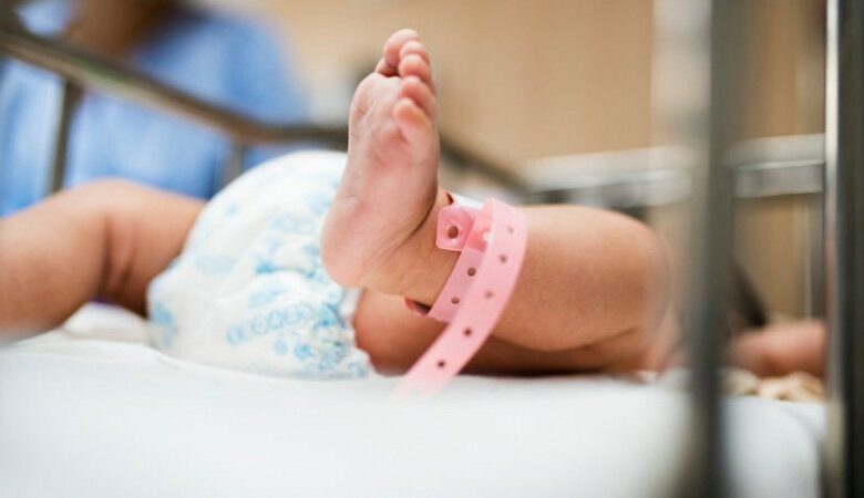 С искане за общо 17 000 години затвор започна делото за смъртта на бебета в Турция