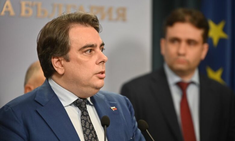 ВАС обори Асен Василев: Не е прекратявана обществената поръчка за скенери за агенция „Митници"