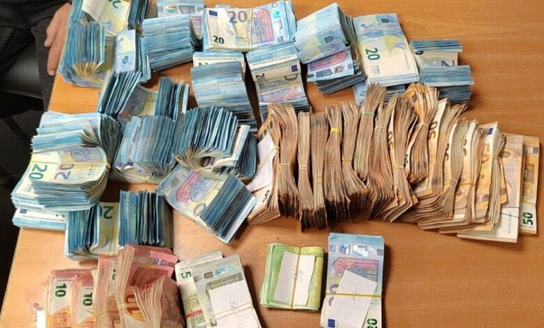 Арестуваха българин в Рим, пазарувал с фалшиви банкноти от 500 евро