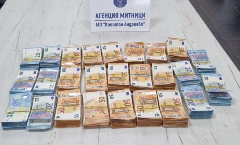 Без прошка: Митничарите започнаха да ровят и по бельото
