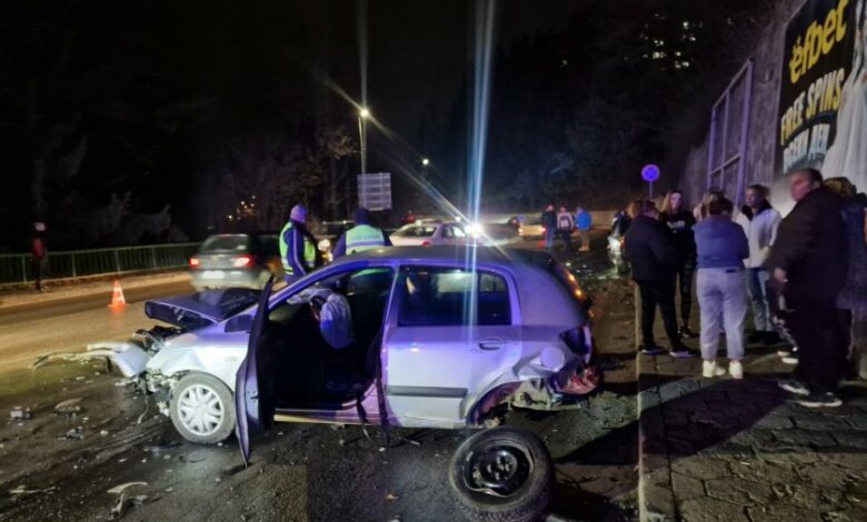 Катастрофа с три автомобила блокира главен булевард в Смолян