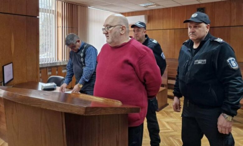 Оставиха в ареста мъжете с огромния арсенал от незаконни оръжия