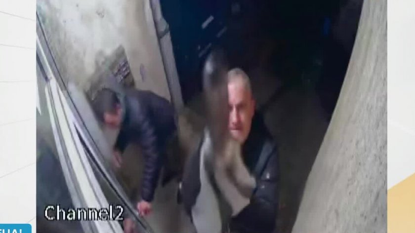 Злосторници с чук, нож и чадър прекъснаха интернета на цял вход