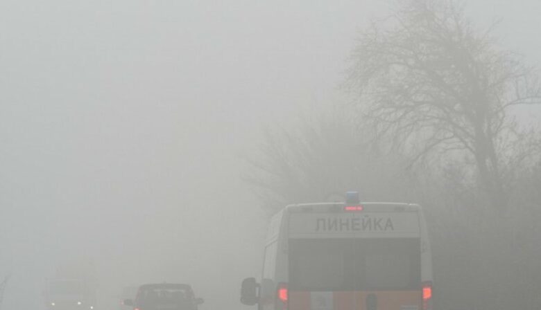 Ад на АМ "Струма": Верижна катастрофа, има пострадали
