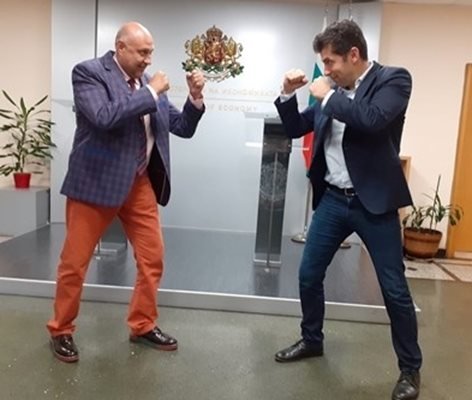 Кирчо, какво значи: "Всичко е уредено, с баща ти сме ги хванали?"