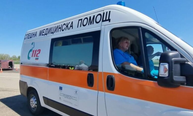 Мъж падна от 3-метрова платформа в двора на училище в Своге