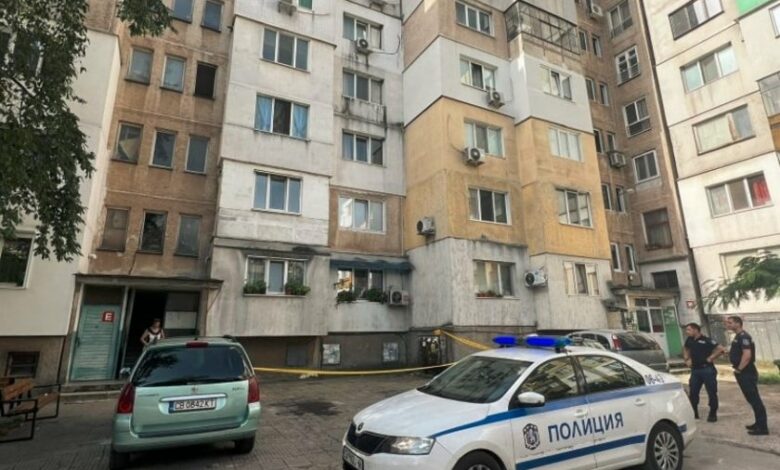 Трагедия във Враца: Труп на мъж пред жилищен блок сащиса минувачи