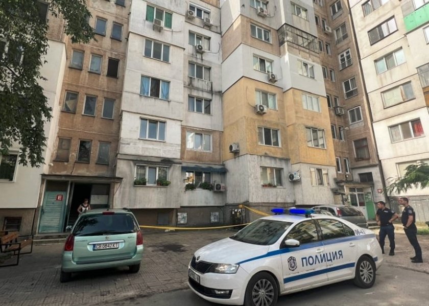 Трагедия във Враца: Труп на мъж пред жилищен блок сащиса минувачи