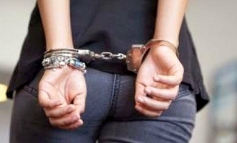 Жена хвана крадла в дома си посред бял ден