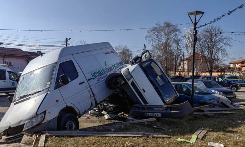 10 патрулки са гонили бандита, помел два буса в Равно поле