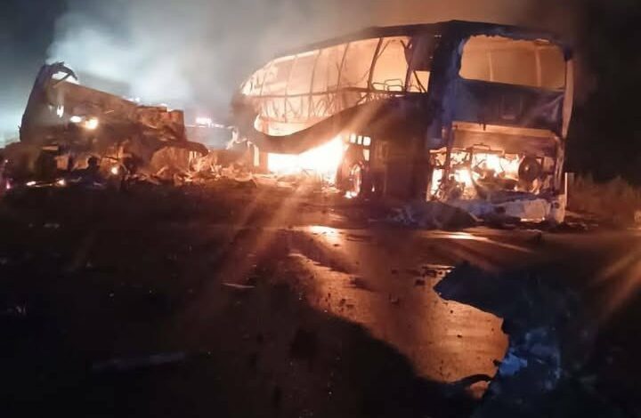 41 души загинаха при жестока трагедия с автобус в Мексико