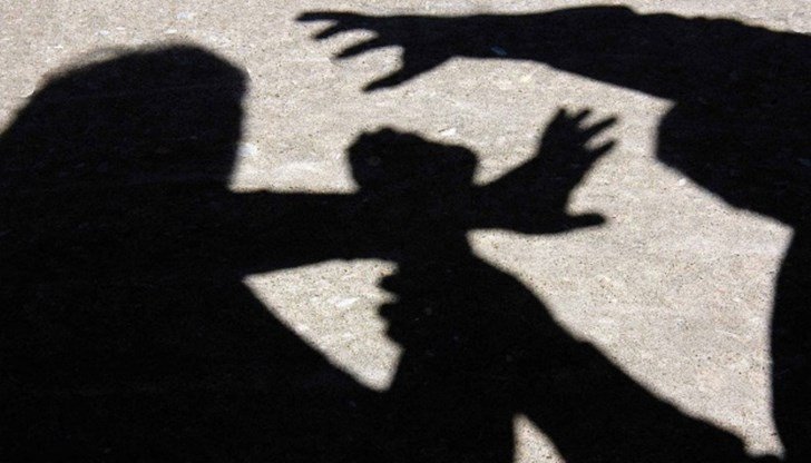 Бащата, пратил в болница голямата си дъщеря, получи обвинение за домашно насилие