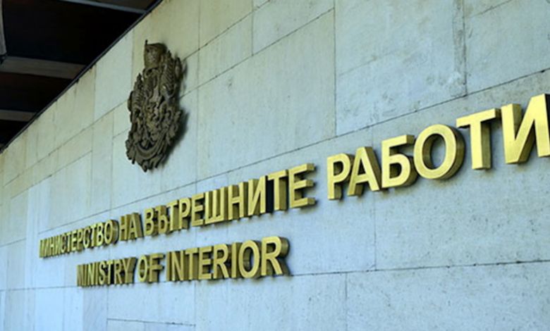 Група от 10 мъже нахлуха в дома на двама братя и ги пребиха