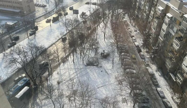 Кола за малко да се вреже в спирката на Центъра по хигиена