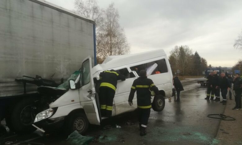 Кошмар на пътя: Четири жертви взе катастрофа между тир и бус край Видин