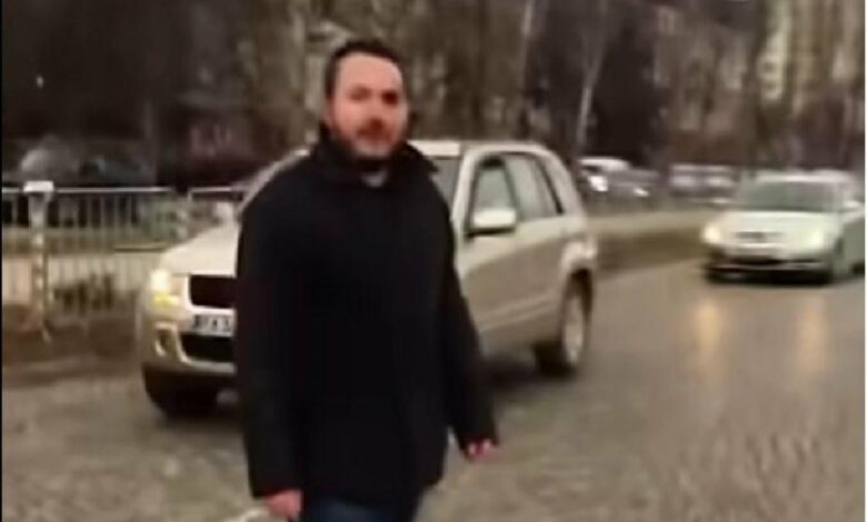 Самоуби се мъжът, който се хвърляше окървавен под коли в София (Видео)