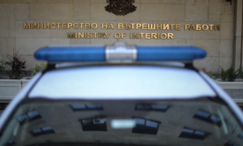 Повдигнаха обвинение на мъжа, нападнал с нож жена в трамвай в София