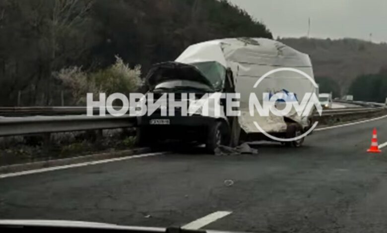 Тежката верижна катастрофа на АМ "Тракия" е отнела живота на двама души