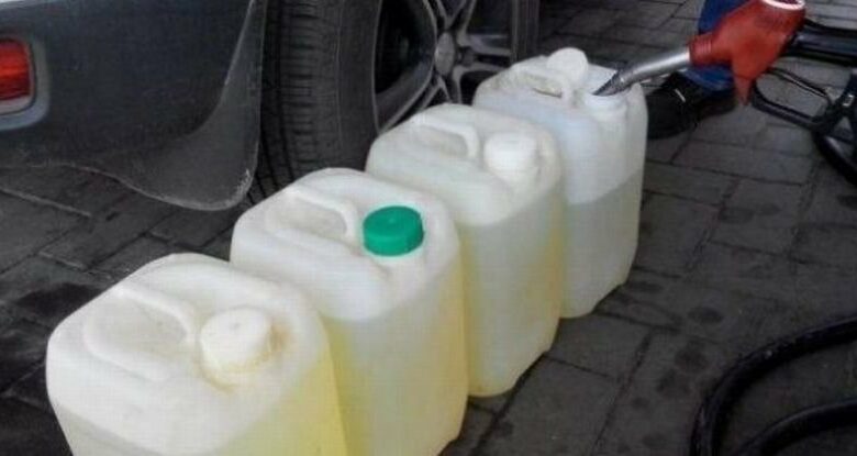 Заплаха: Оставиха бутилка с бензин върху БМВ в Петрич