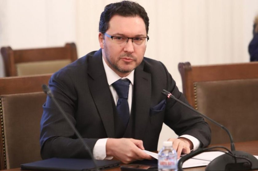 Даниел Митов: Глоби на пътя да се налагат директно от полицията