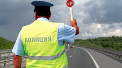 Катастрофа между два тира блокира главен път Е-79