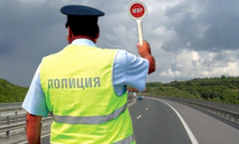 Катастрофа между два тира блокира главен път Е-79